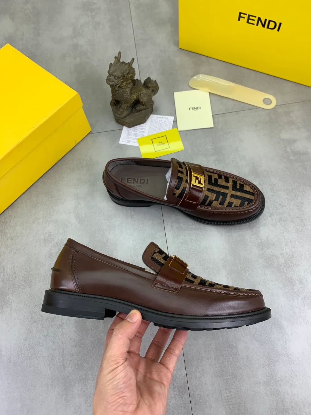 ​Men's shoes 💰P480💰[New model] Water dyed cowhide 🆘 The latest FENDI (Fendi) new casual leather shoes 🕶️🕶️Simple routing effect, showing an elegant and cool driving shoe 🎬Made of Italian 🇮🇹 imported calfskin + first-layer water-dyed cowhide lining🐂Excellent material🎬Detailed workmanship 🤗Comfortable foot feel➰➰. ​Pair it with any outfit to show your taste and temperament, low-key luxury ♻️Design ​simple and elegant ​noble and fashionable 🍃​Very loved and favored by trendy men 💓❤️Size: 38-44 2⃣️colors available